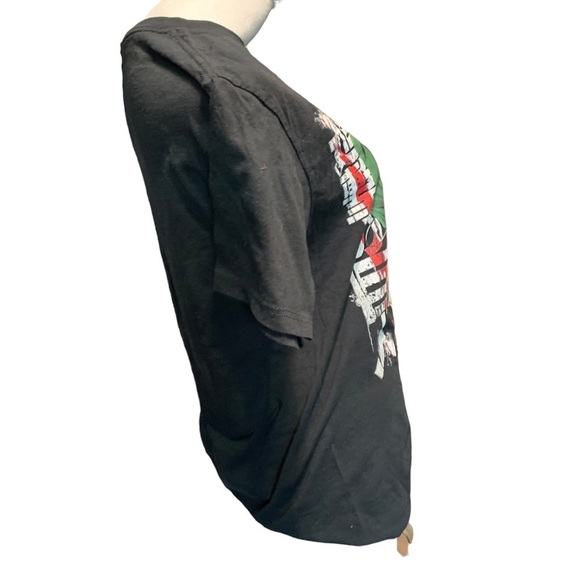 ATTACK on Titan size small T-shirt - Picture 3 of 5